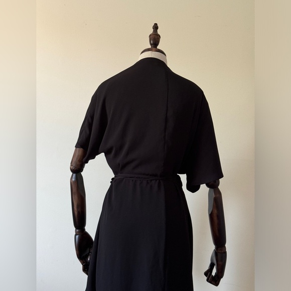 Aritizia Babaton Wallace Short-sleeve Wrap Dress - Picture 6 of 8